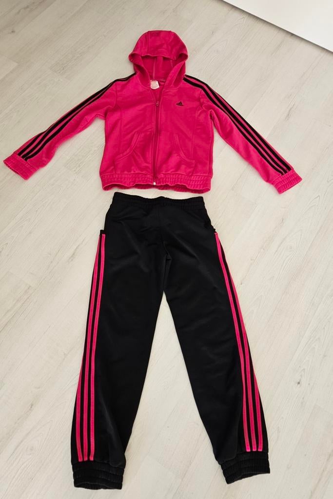 Meisjes trainingspak maat 11-12 jaar, Kinderen en Baby's, Kinderkleding | Maat 110, Adidas, Meisje, Ophalen of Verzenden, Zo goed als nieuw