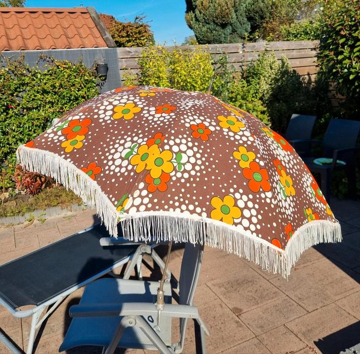 Retro Parasol met Stoelbevestiging - Bloemenprint, Verzamelen, Retro, Overige typen, Ophalen of Verzenden