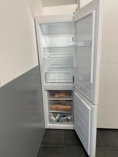 Koel/vriescombinatie Indesit 295 liter, Witgoed en Apparatuur, Koelkasten en IJskasten, Zo goed als nieuw, Met aparte vriezer
