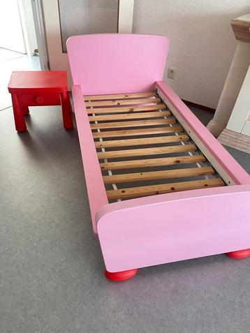 Roze Kinderbedje beschikbaar voor biedingen