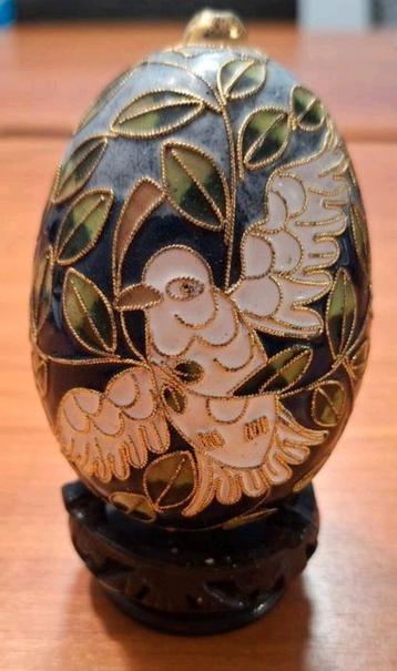 Cloisonné Ei met Vogelmotief beschikbaar voor biedingen