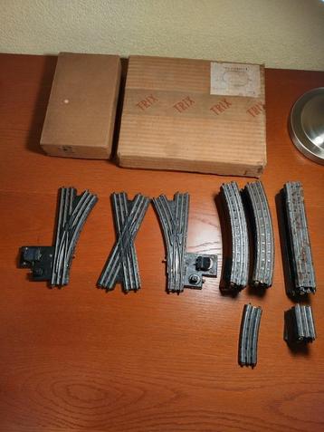 Trix Express - Bakelieten rails en elektrische wissels  beschikbaar voor biedingen