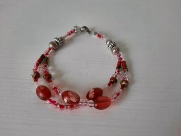 Mooi Rood Kralenarmbandje Armbandje Rode beschikbaar voor biedingen