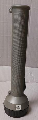 Nieuwe retro zaklantaarn uit kunststof. € 4,00., Ophalen of Verzenden, Nieuw, Batterij