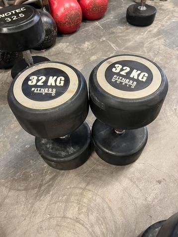 2 x 32 kg rubberen dumbbells dumbell set gewichten beschikbaar voor biedingen