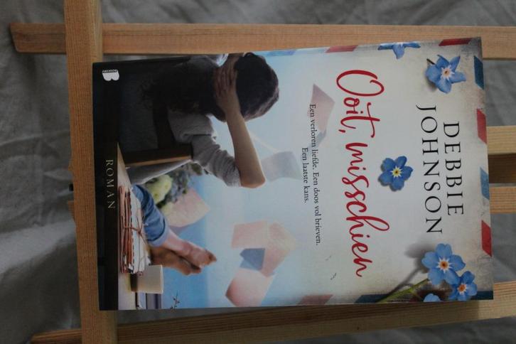 Ooit, misschien - Debbie Johnson, Boeken, Romans, Zo goed als nieuw, Ophalen