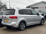 Volkswagen Touran 1.5 TSI Highline R-line 7-Persoons Alcanta, Auto's, 4 cilinders, 150 pk, 7 stoelen, Bedrijf