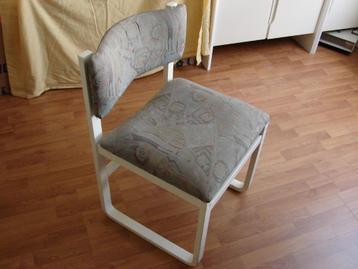 eetkamer stoelen beschikbaar voor biedingen