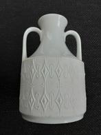 Vaasje KPM 622 Biscuitkeramiek, Antiek en Kunst, Ophalen