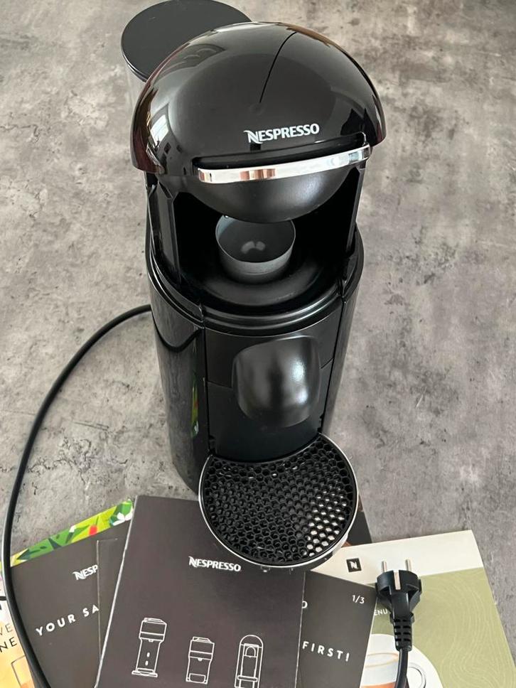 Nespresso Koffiemachine Vertuo - Verturo zwart / zilver, Witgoed en Apparatuur, Koffiezetapparaten, Gebruikt, Koffiepads en cups