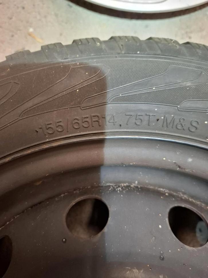 winterbanden (4x) 155/65/R14 1x gebruikt. 7 mm profiel, Auto-onderdelen, Banden en Velgen, Band(en), Winterbanden, 14 inch, 155 mm