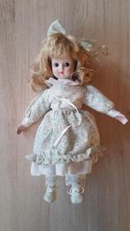 Porceleinen pop 41cm x 17cm, Verzamelen, Poppen, Ophalen of Verzenden, Zo goed als nieuw, Pop