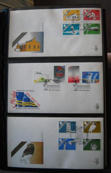Verzameling 1e dag enveloppen Aruba E1 t/m E97 in album. beschikbaar voor biedingen