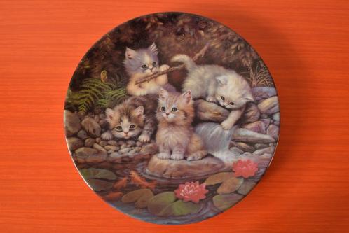 Retro vintage KAHLA wandbord - Kittens op ontdekkingsreis, Antiek en Kunst, Antiek | Wandborden en Tegels, Verzenden