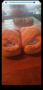 Ugg fluffy slippers mt 40 oud roze, Kleding | Dames, Schoenen, Slippers, UGG, Ophalen of Verzenden, Zo goed als nieuw