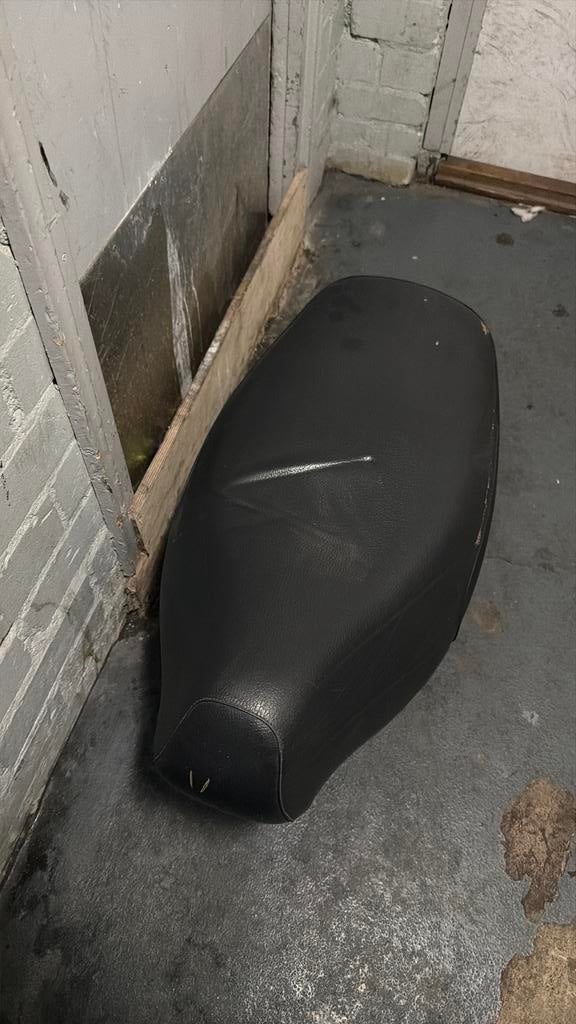 Skipper zadel, Fietsen en Brommers, Brommeronderdelen | Scooters, Zo goed als nieuw, Piaggio, Uitlaat, Ophalen of Verzenden