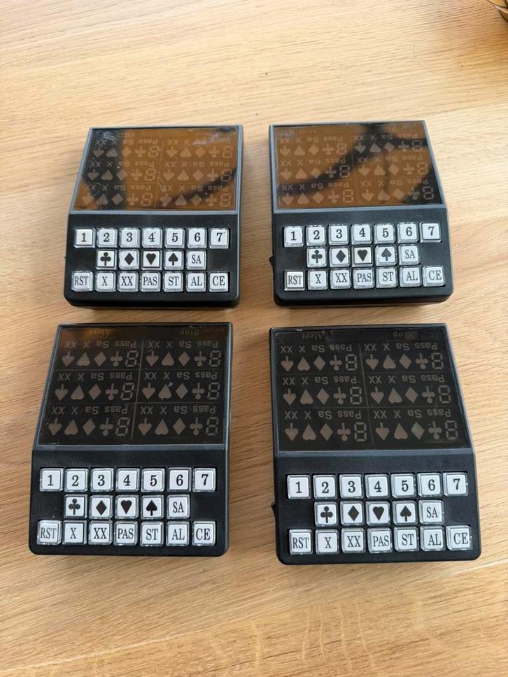 Elektronisch Bridge Biedsysteem (Set van 4), Hobby en Vrije tijd, Gezelschapsspellen | Kaartspellen, Gebruikt, Drie of vier spelers