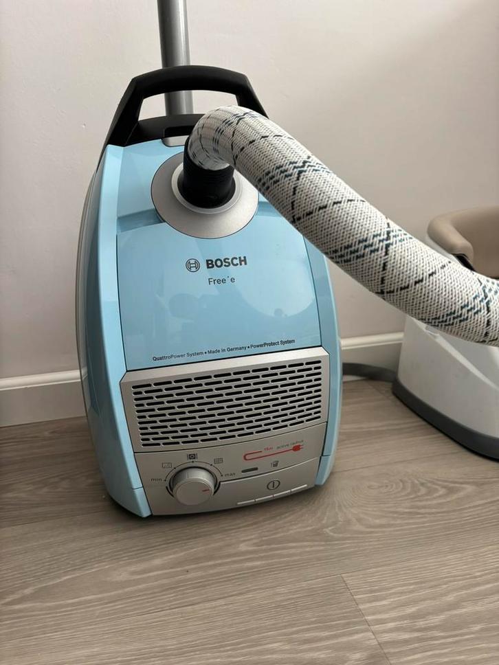 Nette Stofzuiger Bosch - LichtBlauw - Werkt Top - Bereik 15M, Witgoed en Apparatuur, Stofzuigers, Gebruikt, Stofzuiger, Minder dan 1200 watt