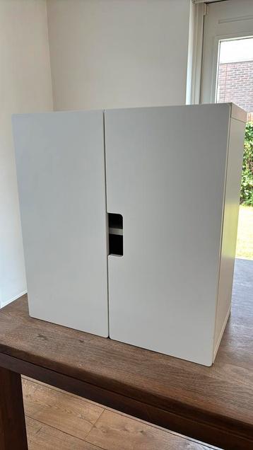 Mooi Ikea kastje B x H x D = 60 x 64 x 32 cm.