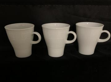 3 koffiemokken Arzberg Sequence, witte mokken, bekers m. oor beschikbaar voor biedingen