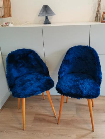 Leuke vintage stoeltjes met blauwe stof - opknappers beschikbaar voor biedingen