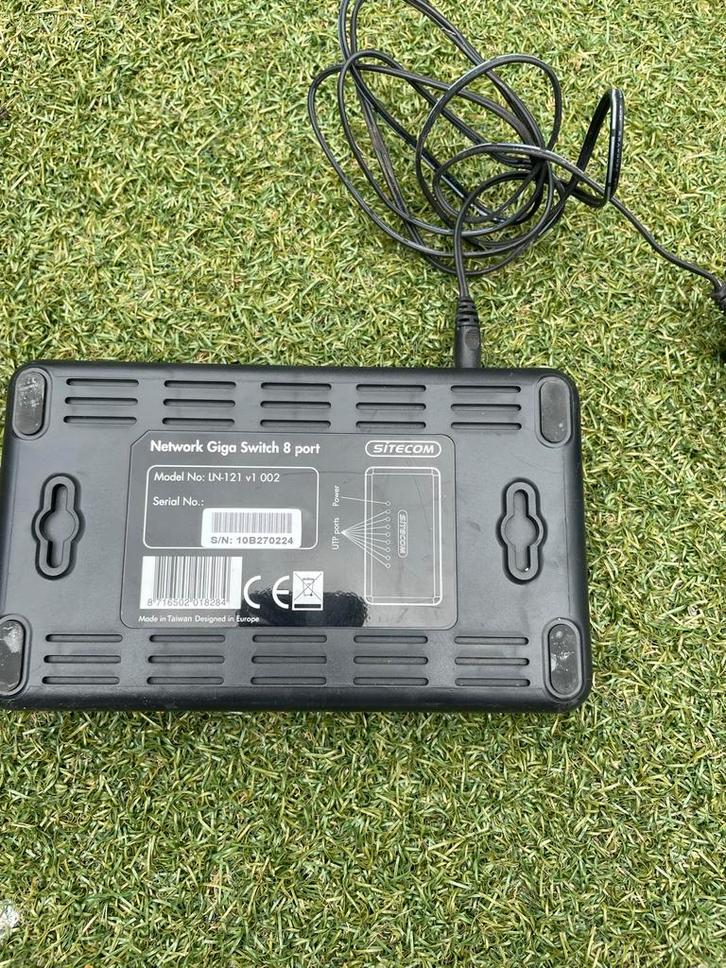 Sitecom LN-121 v1 002 8-Poorts Gigabit Switch, Computers en Software, Netwerk switches, Gebruikt, Ophalen of Verzenden