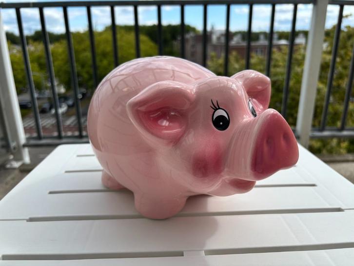 XL Vrolijke Spaarvarken (Keramiek) €27, Verzamelen, Spaarpotten, Nieuw, Dier, Steen, Aardewerk of Keramiek, Ophalen