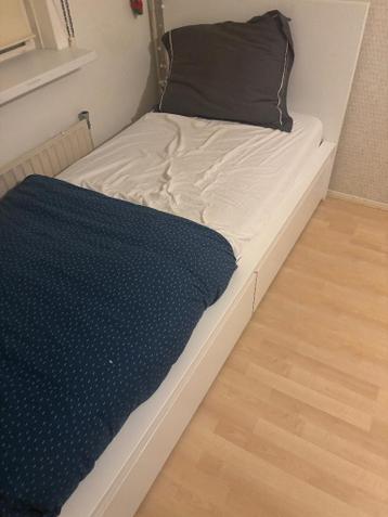 MALM bedframe van IKEA - afbeelding 1