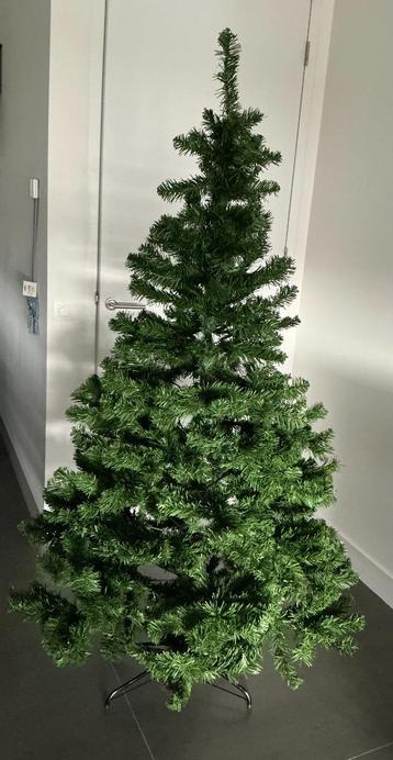 Mooie volle kunstkerstboom, hoogte 180cm, merk Everlands beschikbaar voor biedingen
