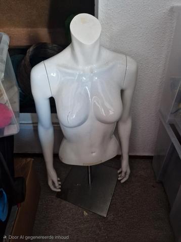 Dames Mannequin met Afneembare Armen beschikbaar voor biedingen