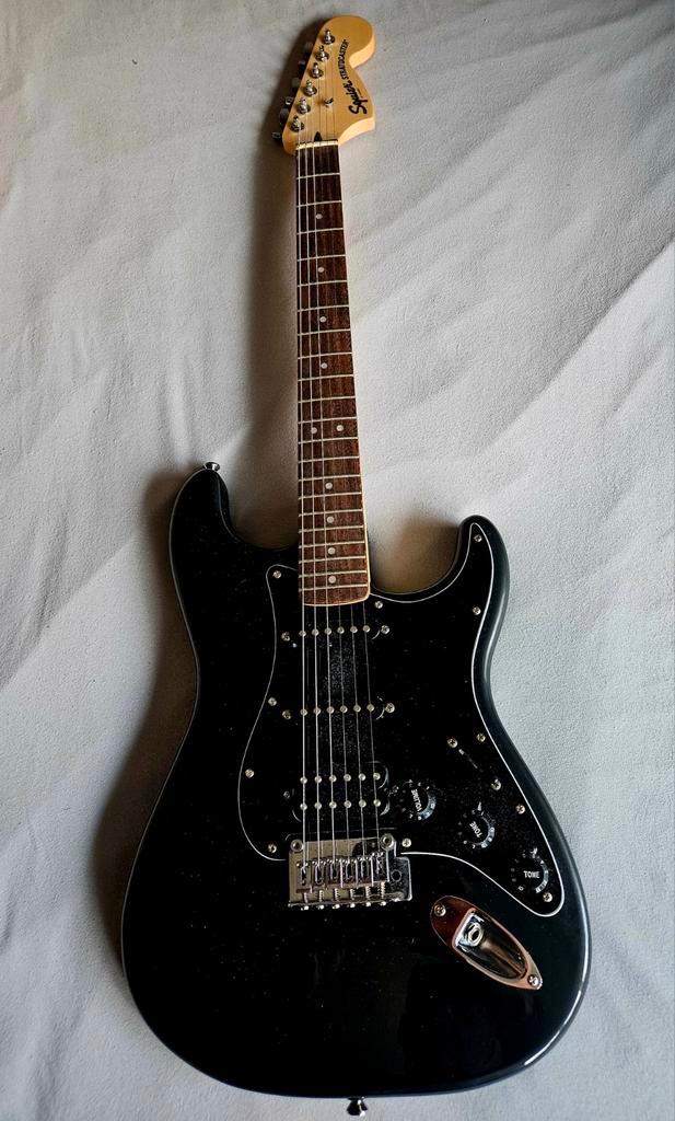 Squier by Fender Gitaar + Versterker - Zo goed als nieuw!, Muziek en Instrumenten, Snaarinstrumenten | Gitaren | Elektrisch, Zo goed als nieuw