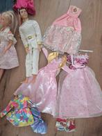 Setje Barbies ken en kleding, Barbie, Ophalen of Verzenden, Zo goed als nieuw, Barbie