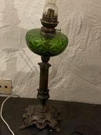 Antieke olielamp met groene glazen bol, Ophalen