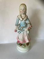 Vintage beeldje porselein Barok meisje met bloemen., Verzamelen, Beelden en Beeldjes, Ophalen, Zo goed als nieuw, Mens