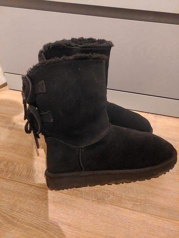 Mooie zwarte originele Uggs maat 41 beschikbaar voor biedingen