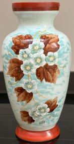 Opaline vaas ca 27 cm hoog Boheems, Ophalen of Verzenden