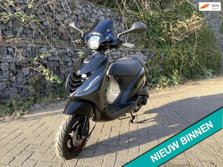 Piaggio Zip SP GL Zwart 45km Matrix Runner BETAAL met in3, Fietsen en Brommers, Scooters | Piaggio, Gebruikt, Zip, Benzine