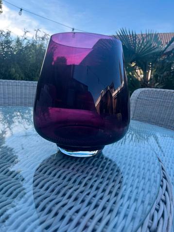 Lifestyle home collection paarse glazen vaas beschikbaar voor biedingen