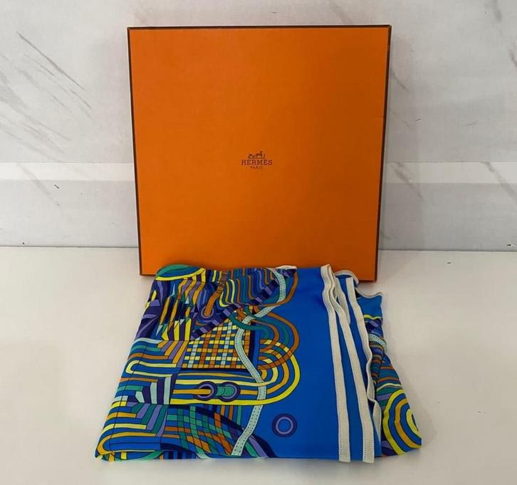 Hermes Zijden Sjaal - Nieuw in Doos, Kleding | Dames, Hoeden en Petten, Nieuw, Ophalen of Verzenden