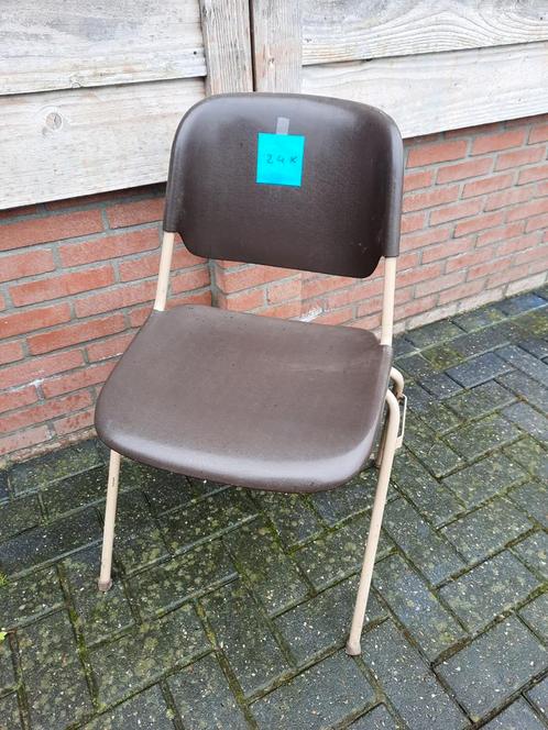 24 x stapelstoelen stackchairs partij stoelen, Huis en Inrichting, Stoelen, Gebruikt, Vijf, Zes of meer stoelen, Bruin, Ophalen