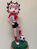 Groot beeld van Betty Boop als sexy voetbalspeelster, Ophalen