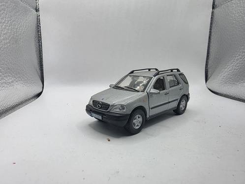 Mercedes ml, Hobby en Vrije tijd, Modelauto's | 1:43, Zo goed als nieuw, Auto, Overige merken, Ophalen of Verzenden