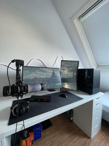 Gaming setup beschikbaar voor biedingen
