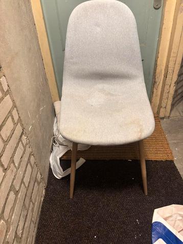 Blauwe stoel beschikbaar voor biedingen