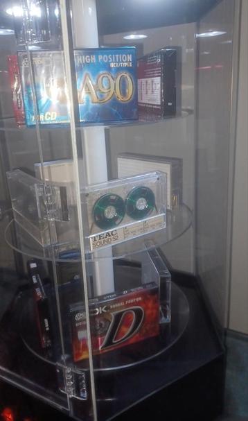 Plexiglas vitrine kastje draaibaar met motor & verlichting  beschikbaar voor biedingen