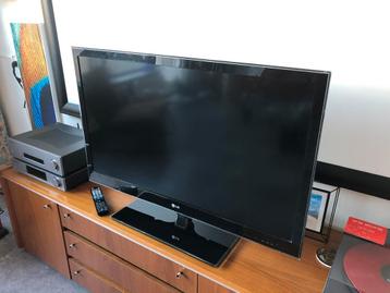 LG107cm led tv beschikbaar voor biedingen