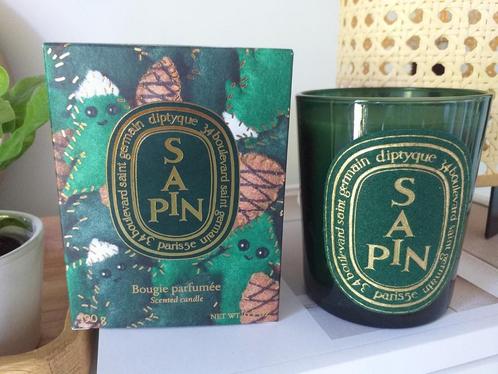 Nieuwe Diptyque 190 gram Kerstkaars Sapin 2024 voor € 39, Huis en Inrichting, Woonaccessoires | Kandelaars en Kaarsen, Nieuw, Minder dan 25 cm