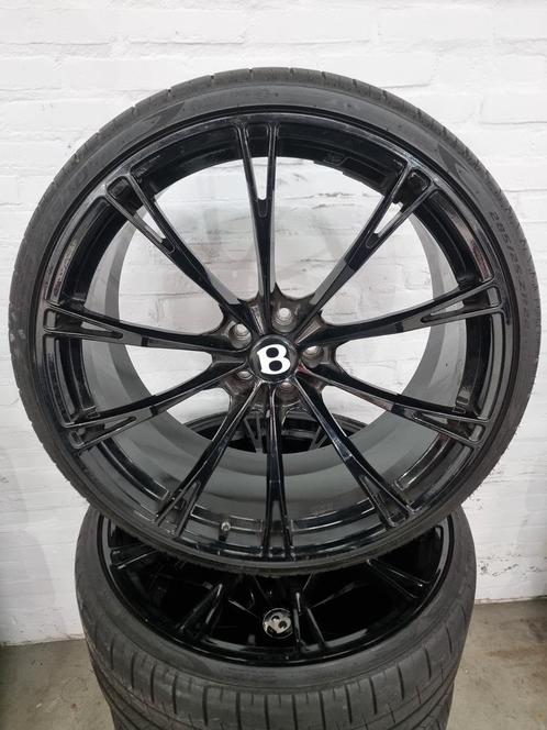 Sportieve 22 inch Bentley velgen, Pirelli zomerbanden 5x112, Auto-onderdelen, Banden en Velgen, Banden en Velgen, Zomerbanden