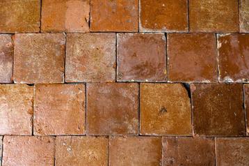 Hollandse antieke bruin geglazuurde plavuizen 21x21 70M2 beschikbaar voor biedingen