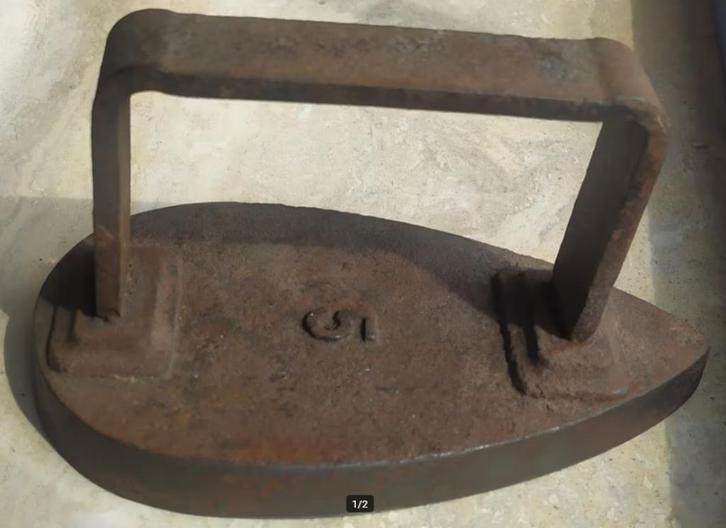 Antiek massief gietijzeren strijkijzer nr 5, Antiek en Kunst, Antiek | Keukenbenodigdheden, Ophalen of Verzenden